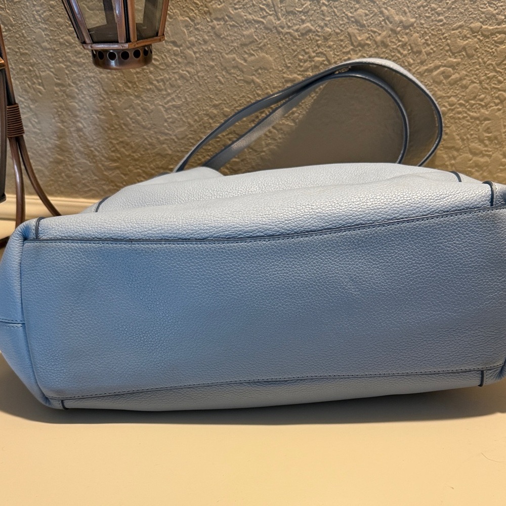 COACH Edie Baby Blue Leather Women's Shoulder Bag with embossed horse & carriage - Picture 4 of 12